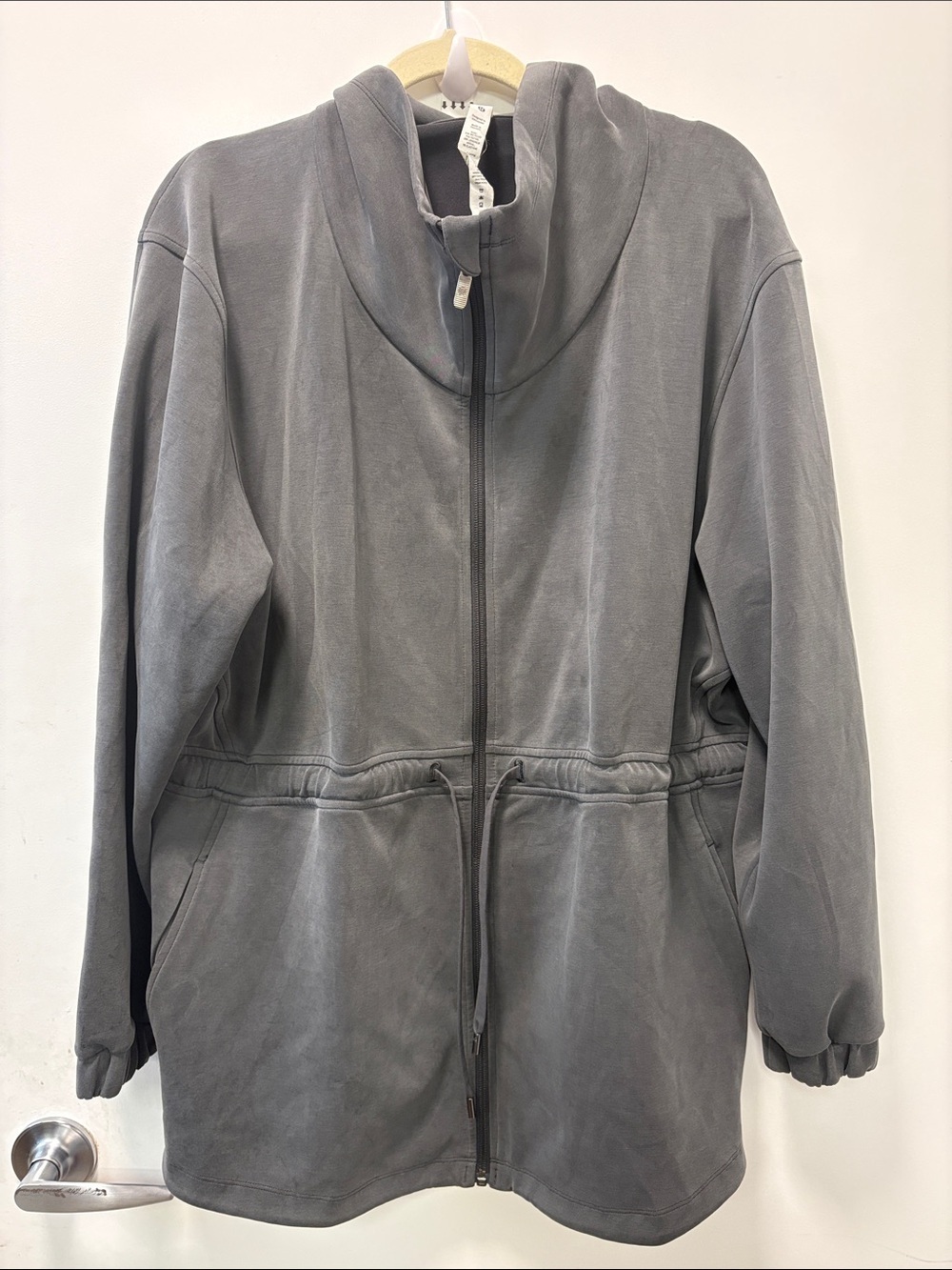 LULULEMON ATHLETICA WOMENS SOTFSTREME CINCH-WAIST JACKET!